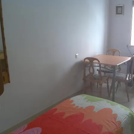 Hostel Budget Εστεπόνα